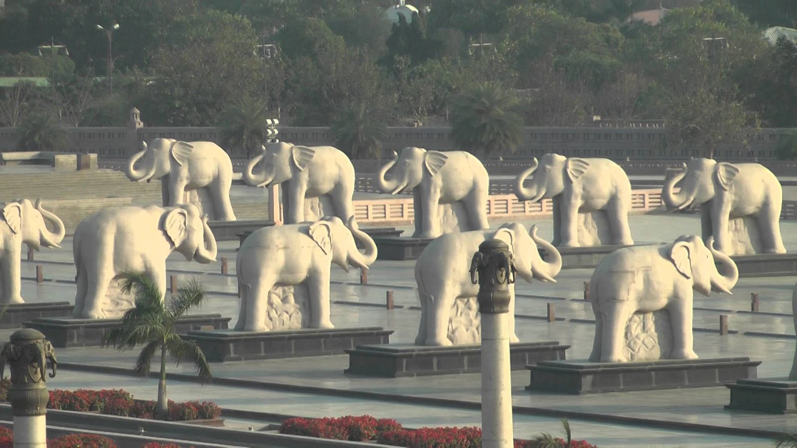 Bjp Accused Me Of Wasting Money On Statues, Now It - Lucknow Mayawati Ka Park - HD Wallpaper 