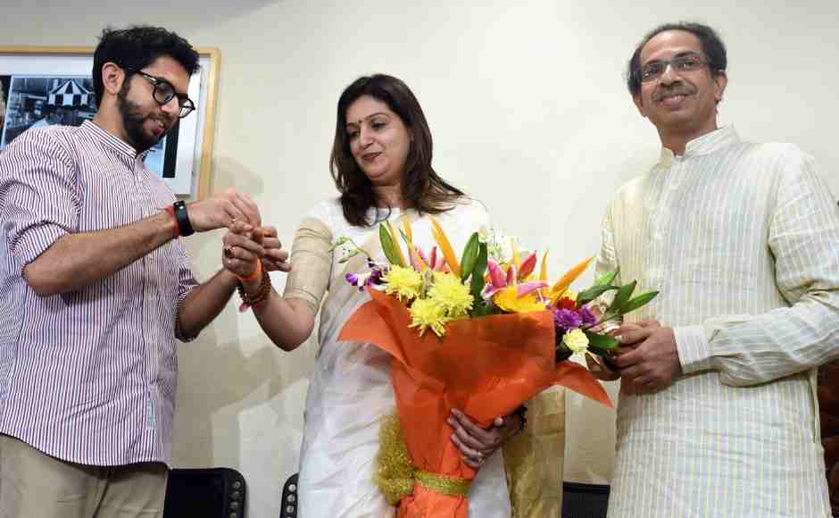 Lok Sabha Poll Campaign - Priyanka Chaturvedi Joins Shiv Sena Slams Congress - HD Wallpaper 
