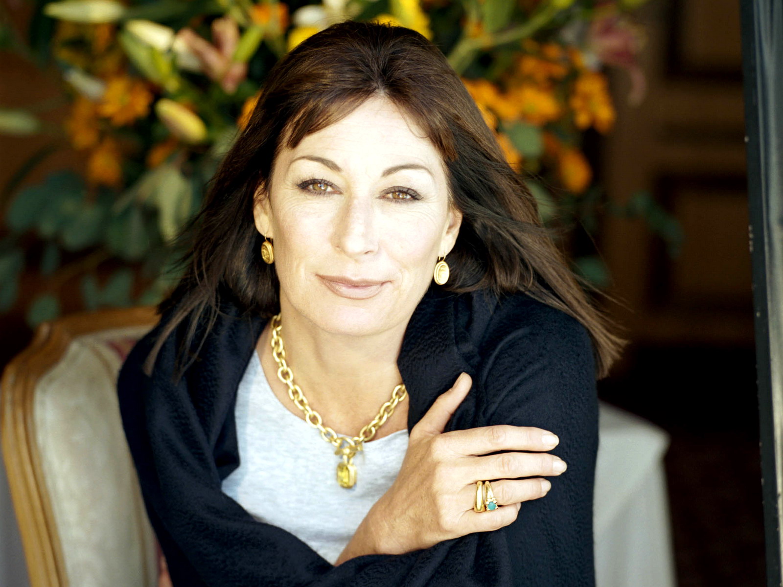 Anjelica Huston Wallpaper - Anjelica Huston Hands - 1600x1200 Wallpaper