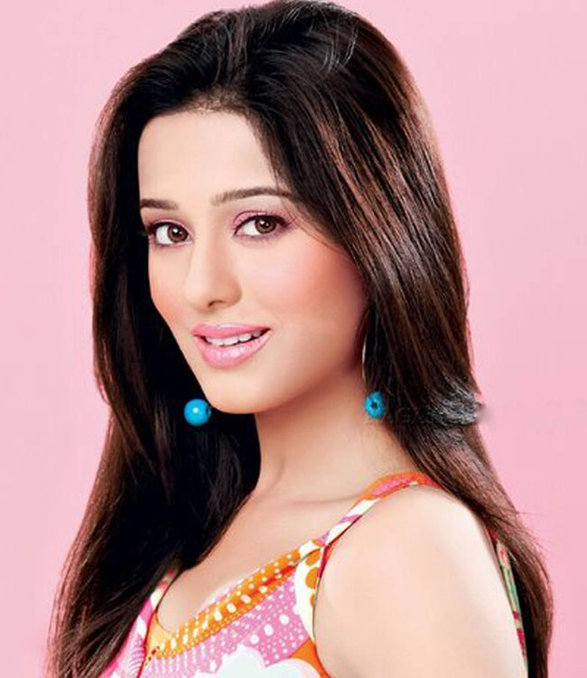 Nice Wallpapers Amrita Rao 650x750px - Amrita Rao - HD Wallpaper 