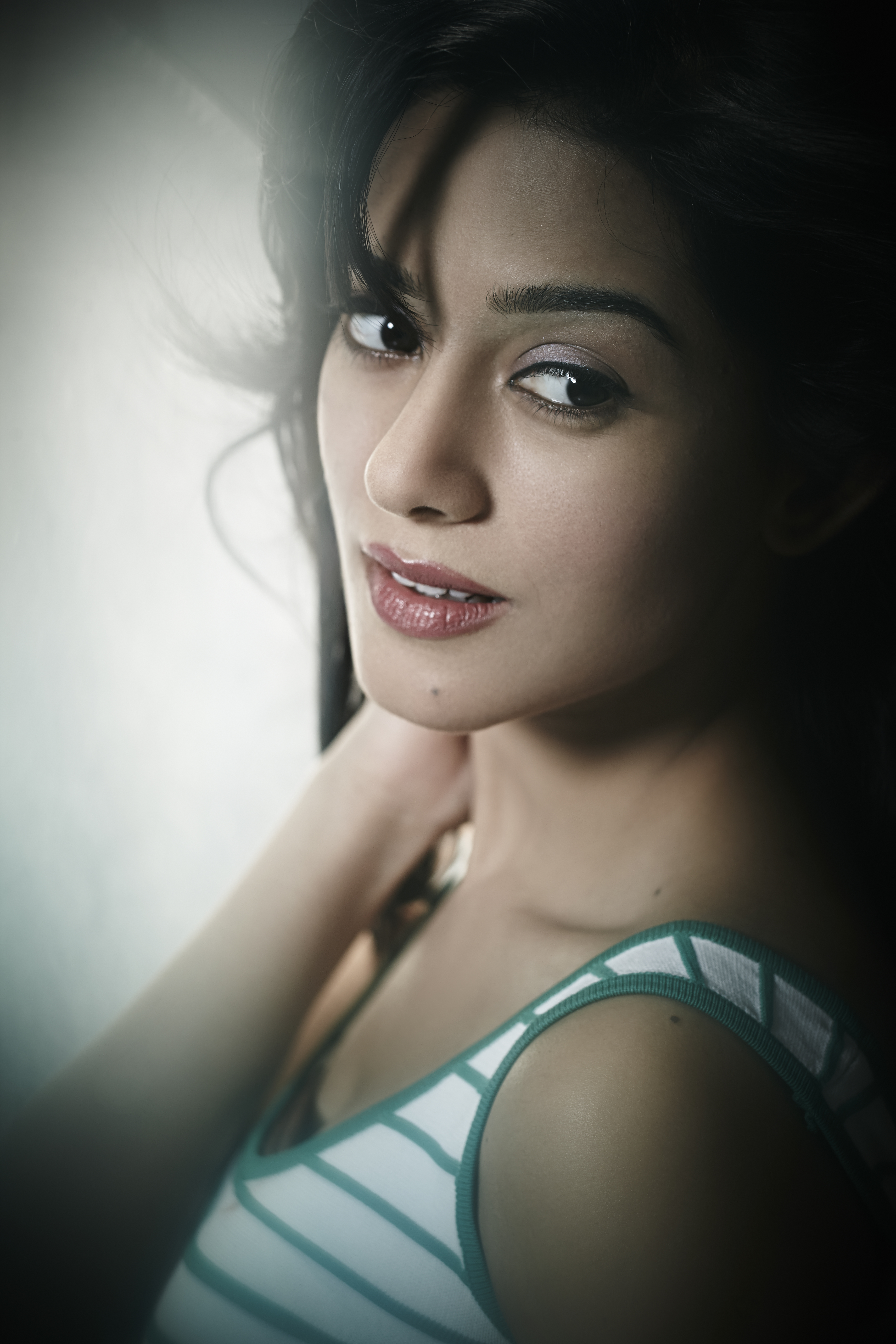 Amazing Amrita Rao Pictures & Backgrounds - Full Hd Amrita Rao - HD Wallpaper 