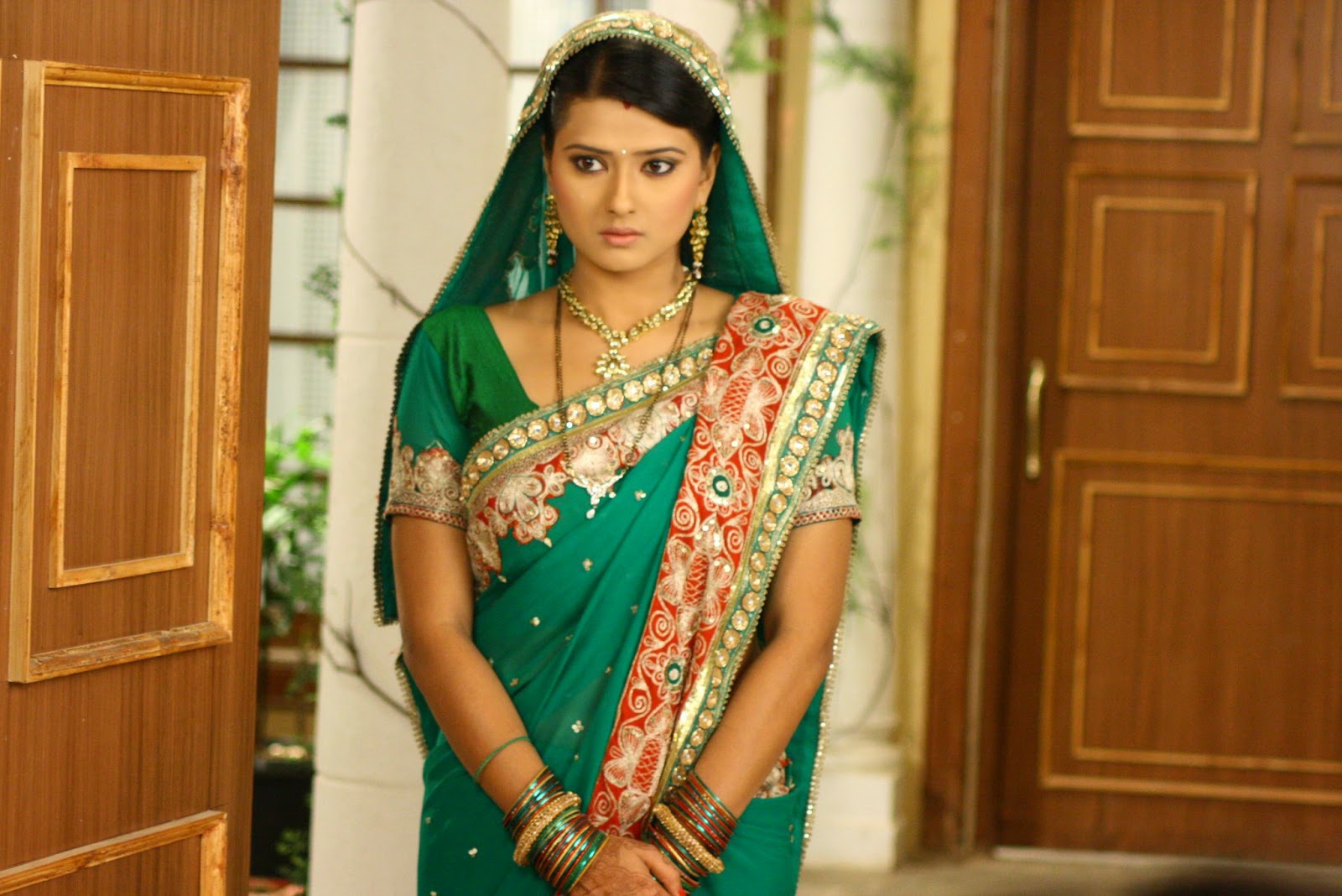 Kratika Sengar Hd Wallpaper Free - Punar Vivah - HD Wallpaper 