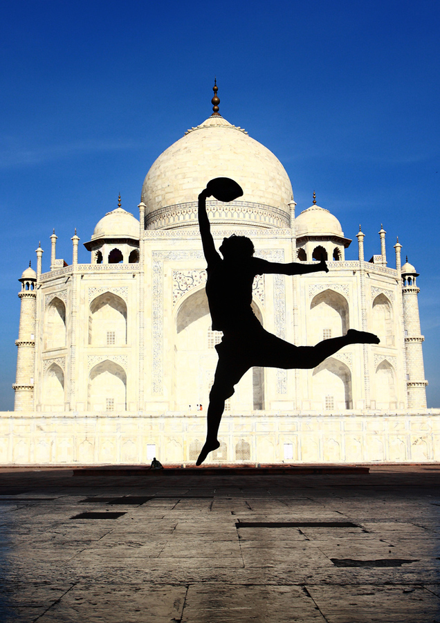 Jump In Front Of Taj Mahal Agra In India Wallpaper - Taj Mahal - HD Wallpaper 