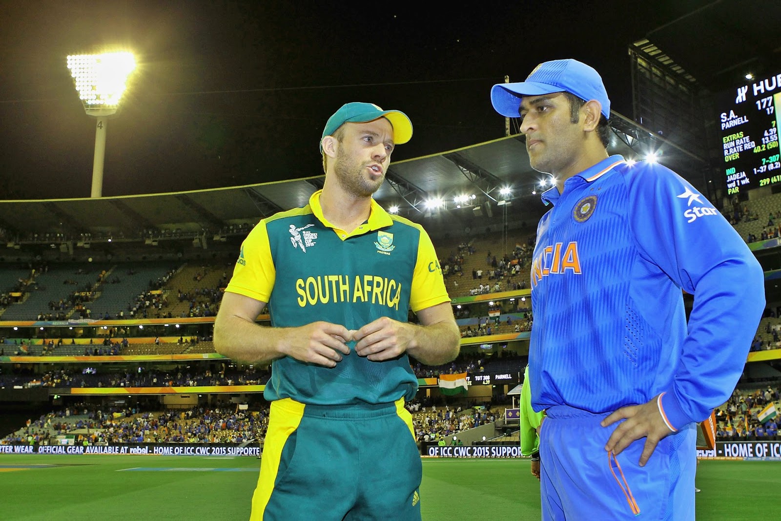 Ab De Villiers Super Batsman Hd Wallpapers - Dhoni And De Villiers - HD Wallpaper 