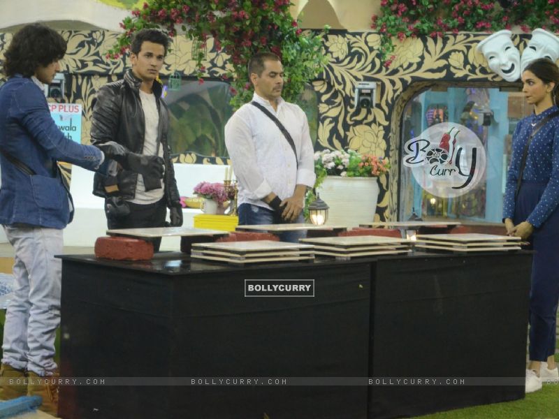 Men Of The Bigg Boss 9 House Try To Woo Deepika Padukone - Bollycurry - HD Wallpaper 