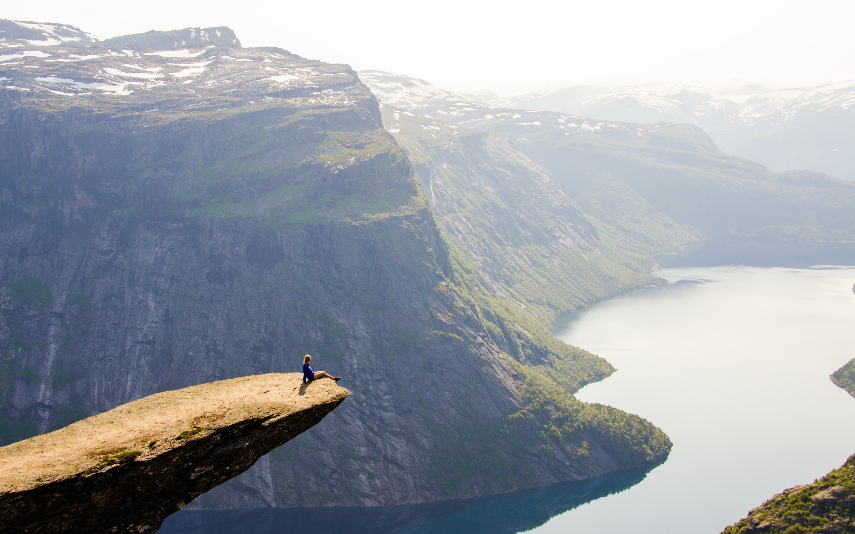 Trolltunga - HD Wallpaper 