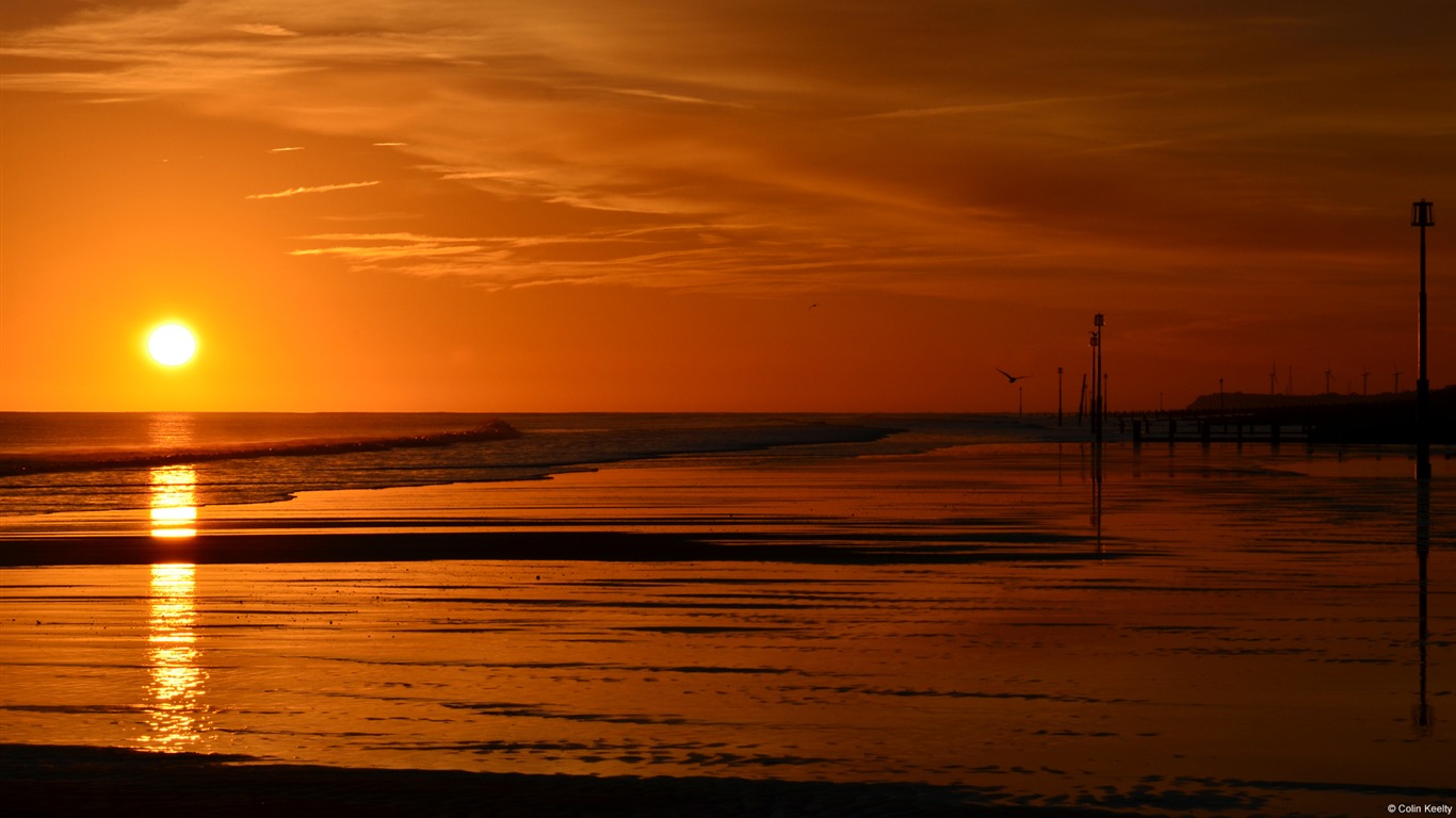 Withernsea Beach-windows 10 Desktop Wallpaper2017 - Windows 10 - HD Wallpaper 