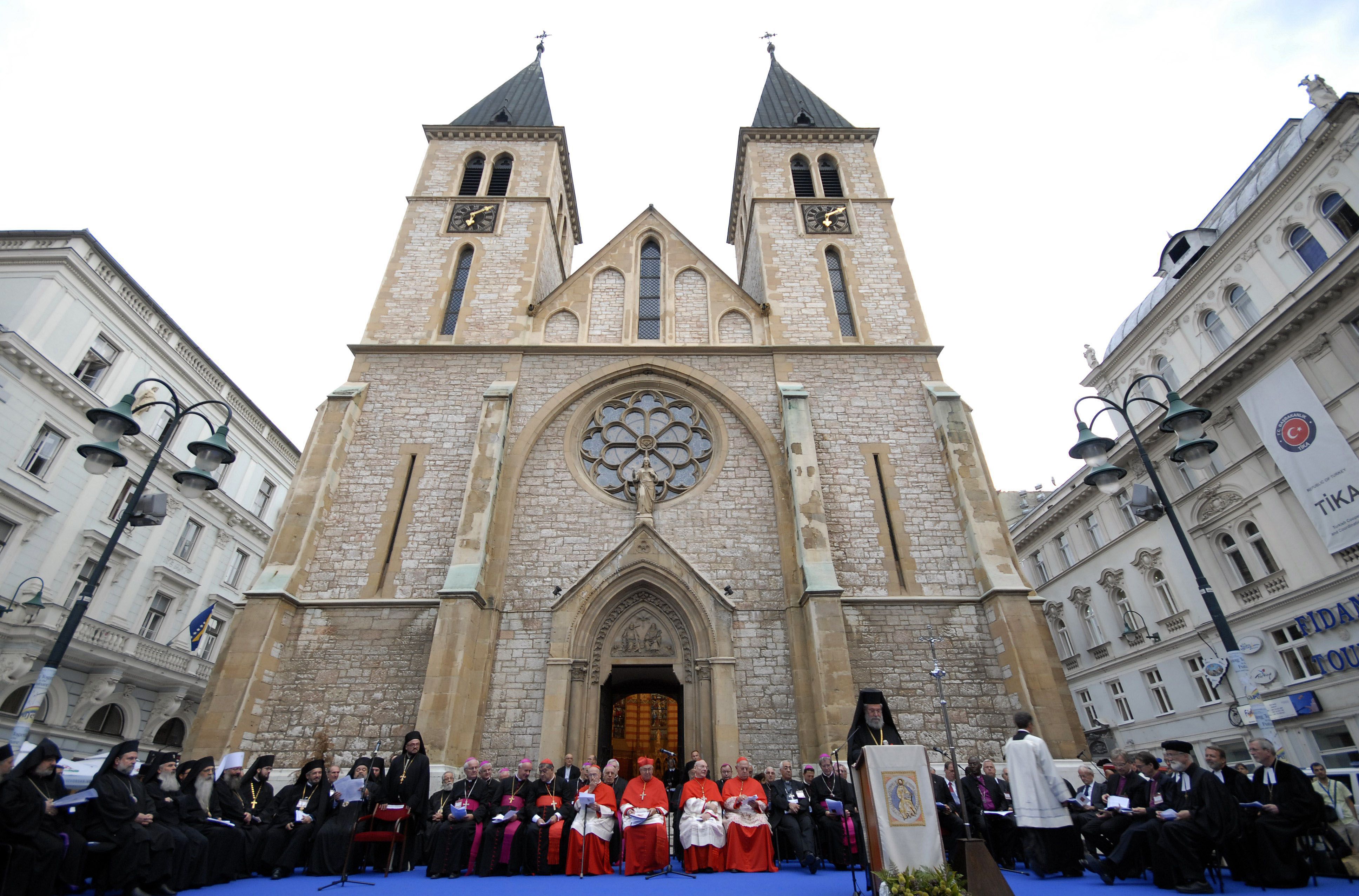 Sarajevo Hd Wallpaper - Cathedral Of Jesus' Heart - HD Wallpaper 