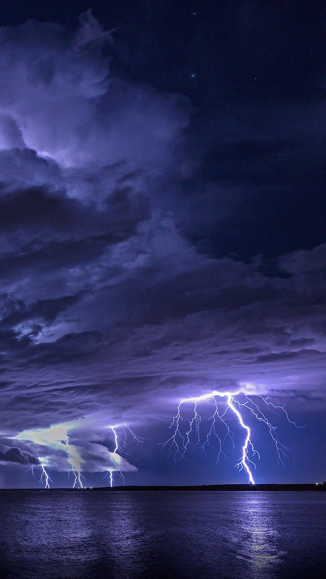 Astronomy Lightning Ocean View Iphone Wallpaper - Iphone Lightning Backgrounds - HD Wallpaper 