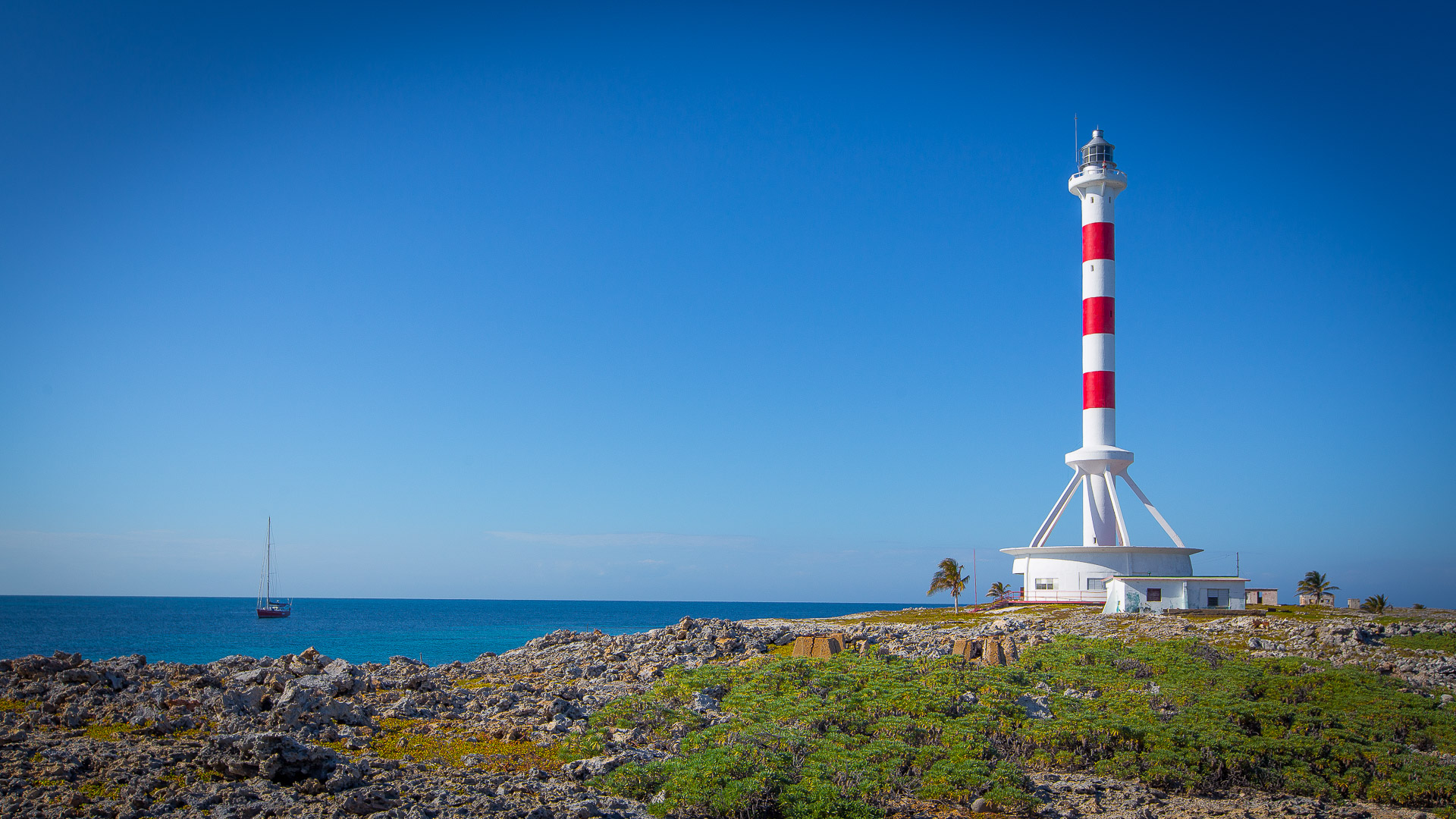 The Lighthouse - Sea - HD Wallpaper 