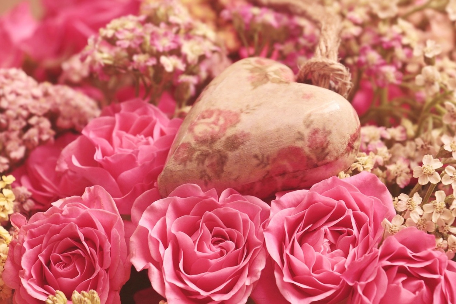 Photo Wallpaper Romantic Roses With Heart - Imagenes Del 14 De Febrero Con Frases - HD Wallpaper 