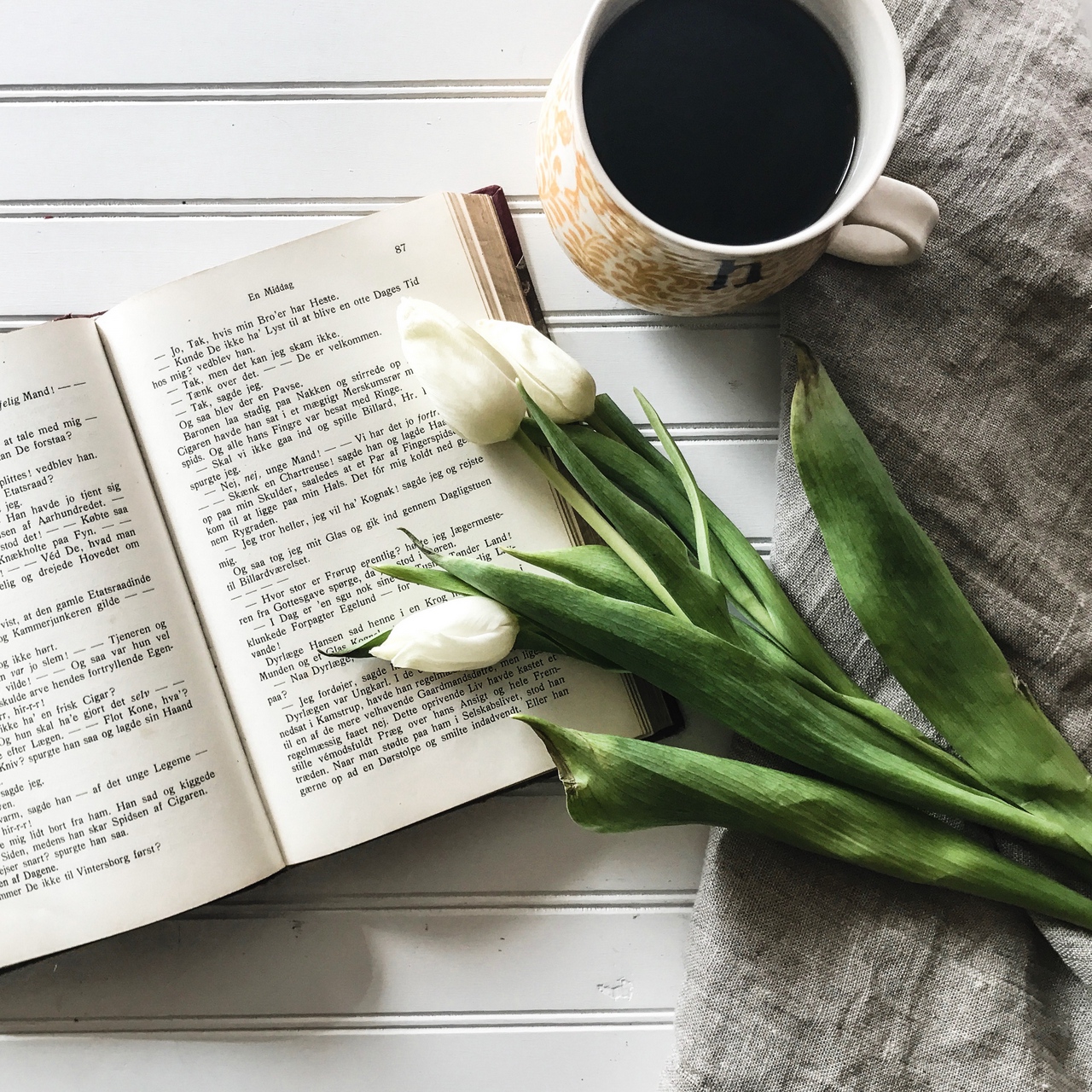 Wallpaper Book, Tulips, Coffee - Book And Coffee Wide - HD Wallpaper 