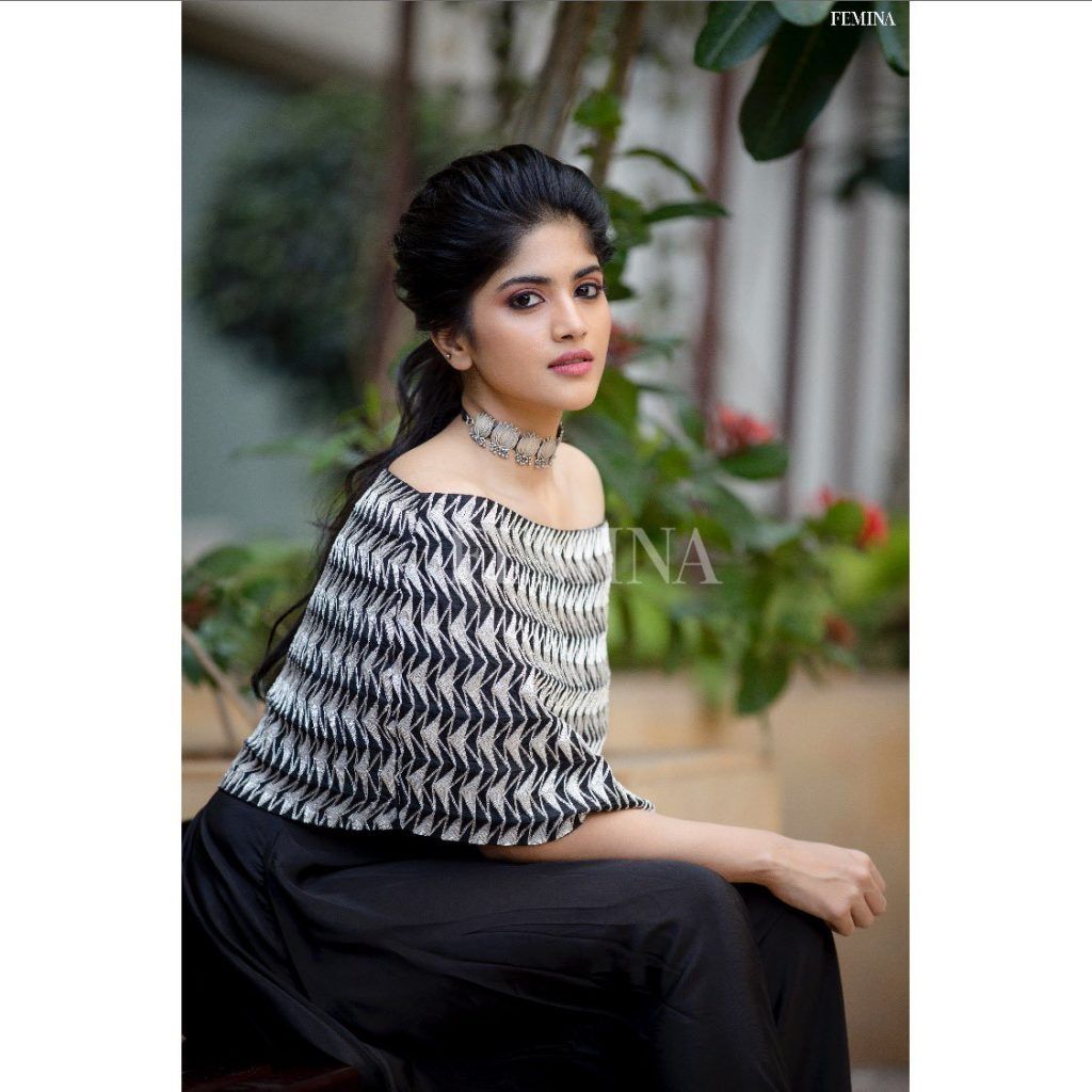 Megha Akash Saree Beautiful - HD Wallpaper 