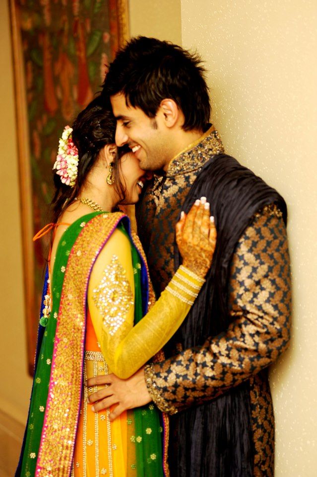 Indian Wedding Couple Wallpaper - Photoshoot Poses For Couples Wedding - HD Wallpaper 