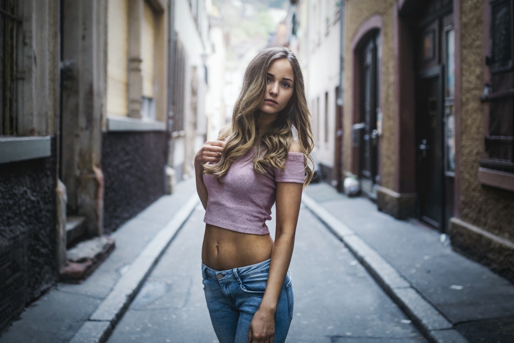 Beautiful Girl In Jeans Street Photography - Beautiful Girl Jeans - HD Wallpaper 