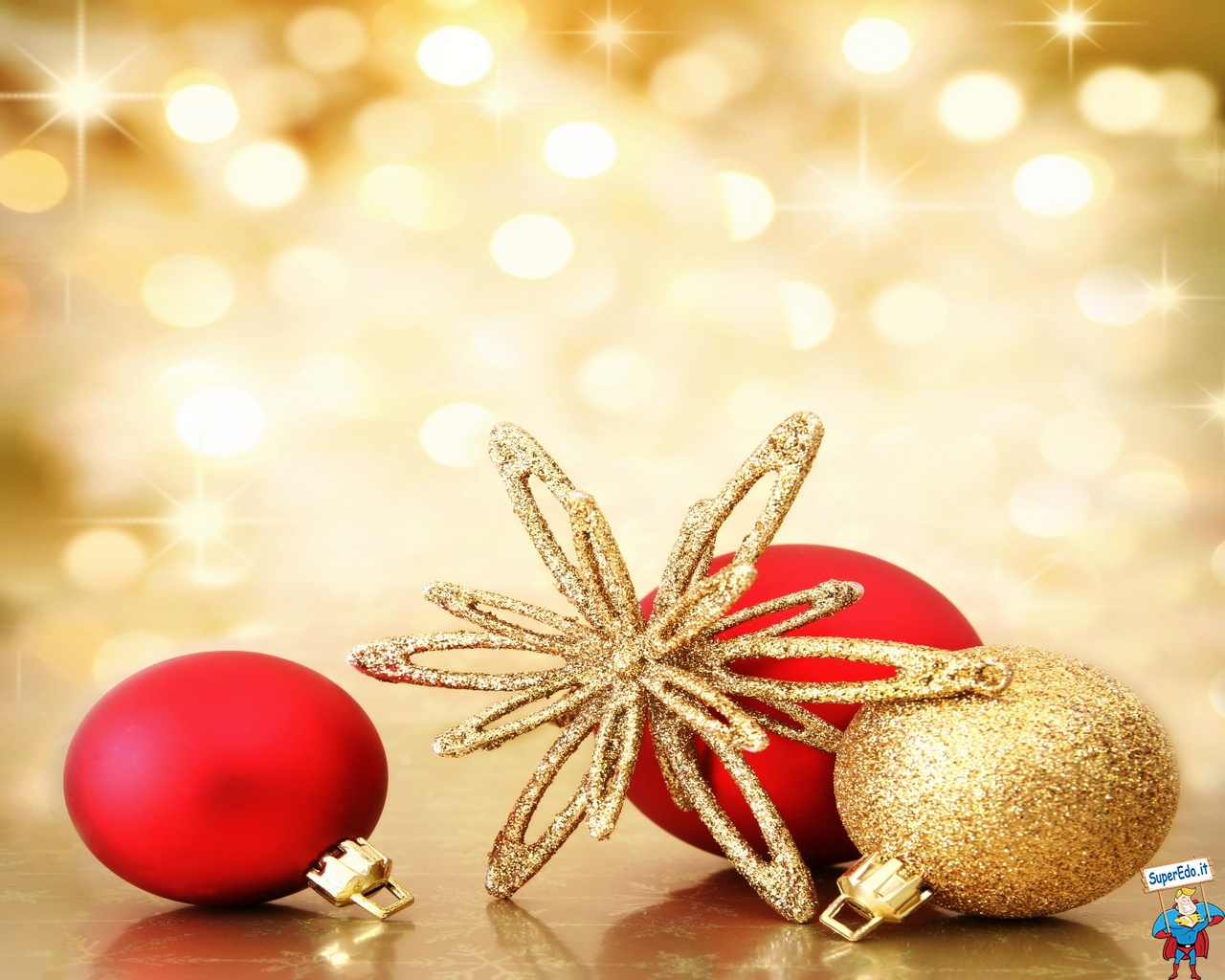 Christmas Balls - Christmas Is Nearly Here - HD Wallpaper 