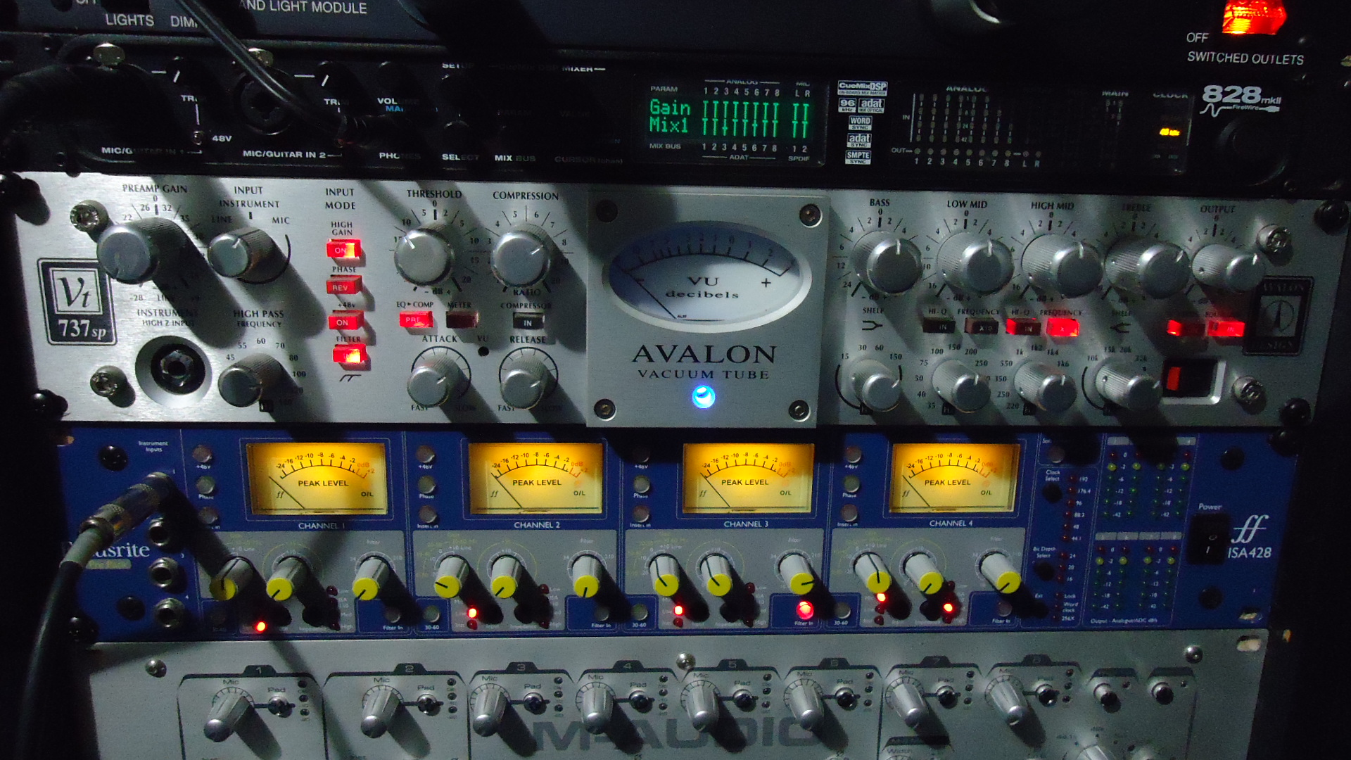 Avalon 737 St Limited Edition - HD Wallpaper 