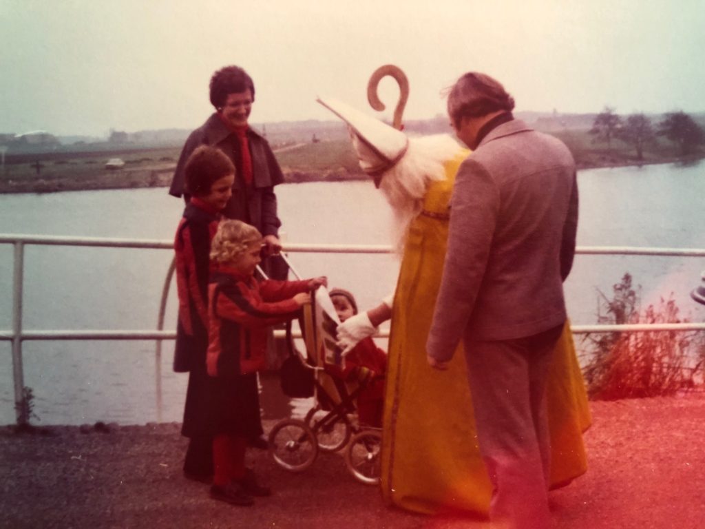 Sinterklaas - Senior Citizen - HD Wallpaper 