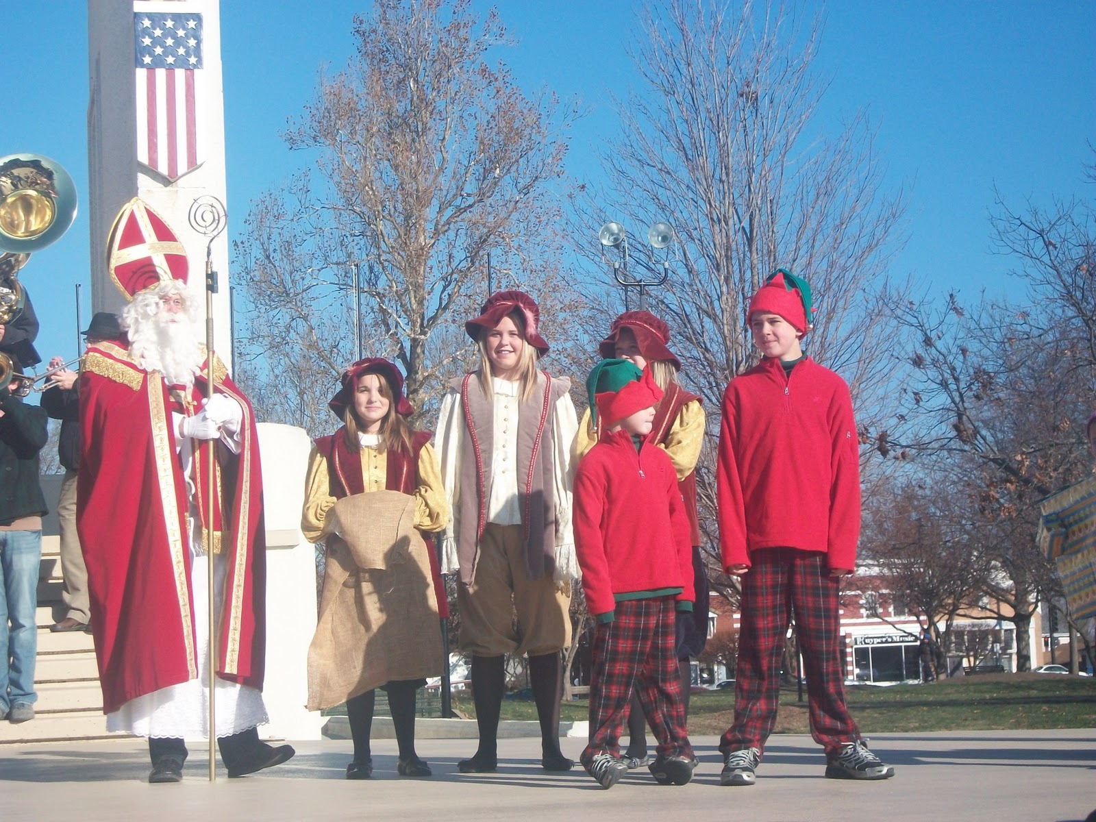 Holiday - HD Wallpaper 