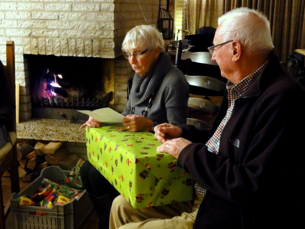 Senior Citizen - HD Wallpaper 