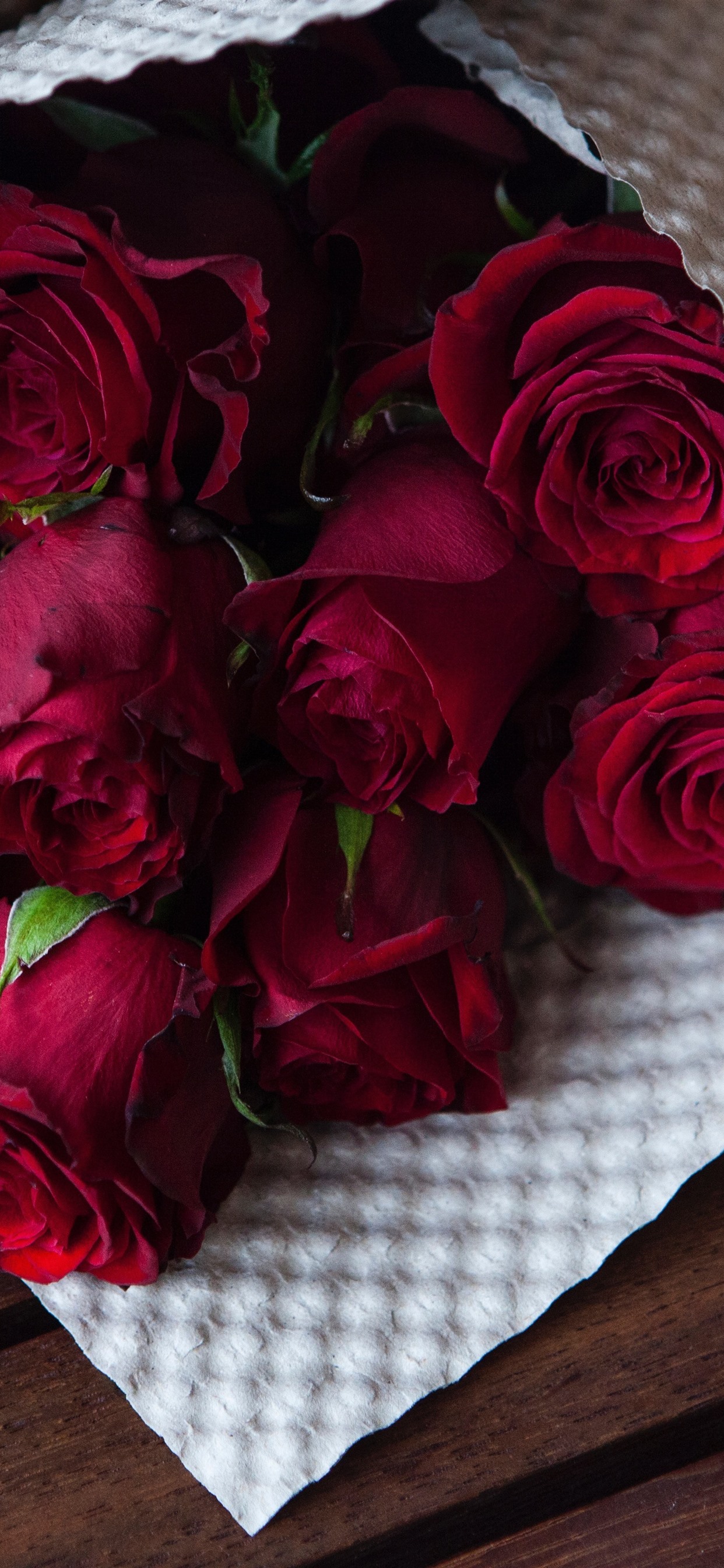 Iphone Wallpaper Bouquet, Red Roses - Iphone Bouquet Red Roses - HD Wallpaper 