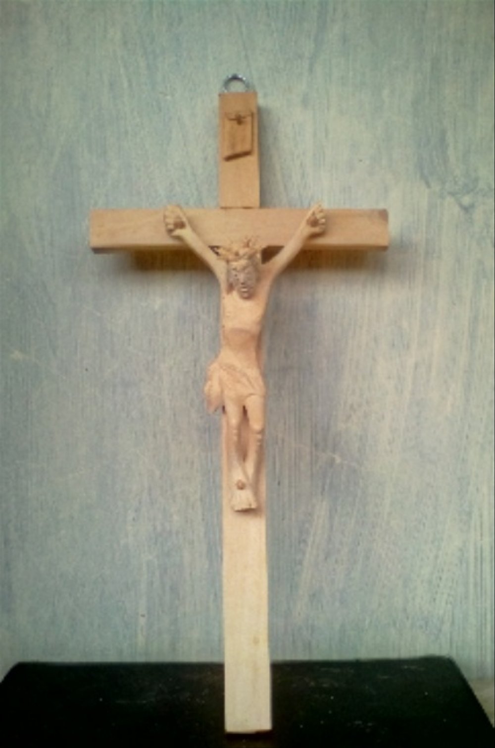 Patung Yesus-jesus Salib Simbol Cinta Kasih & Damai - Patung Yesus Kayu Dari Cendana - HD Wallpaper 