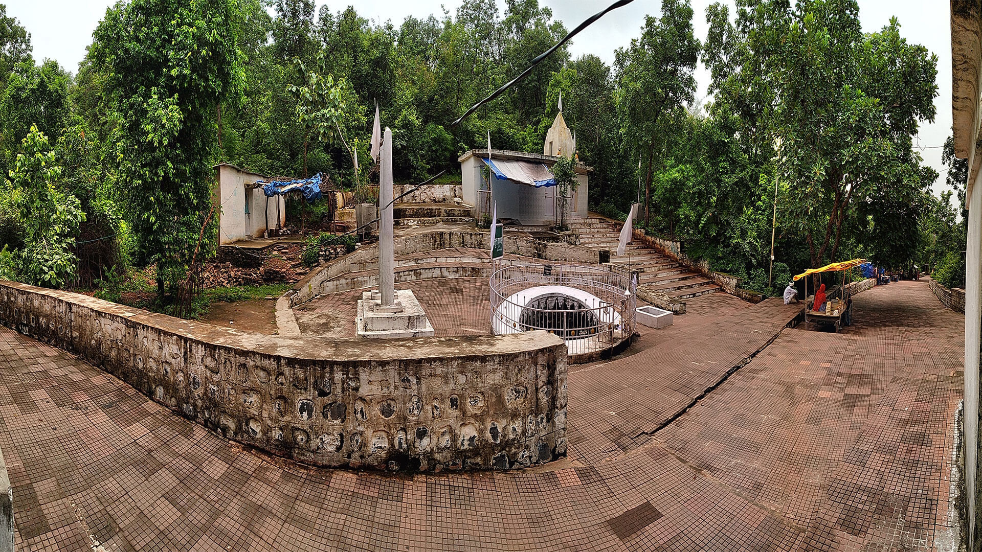 Giroudpuri Dham - HD Wallpaper 