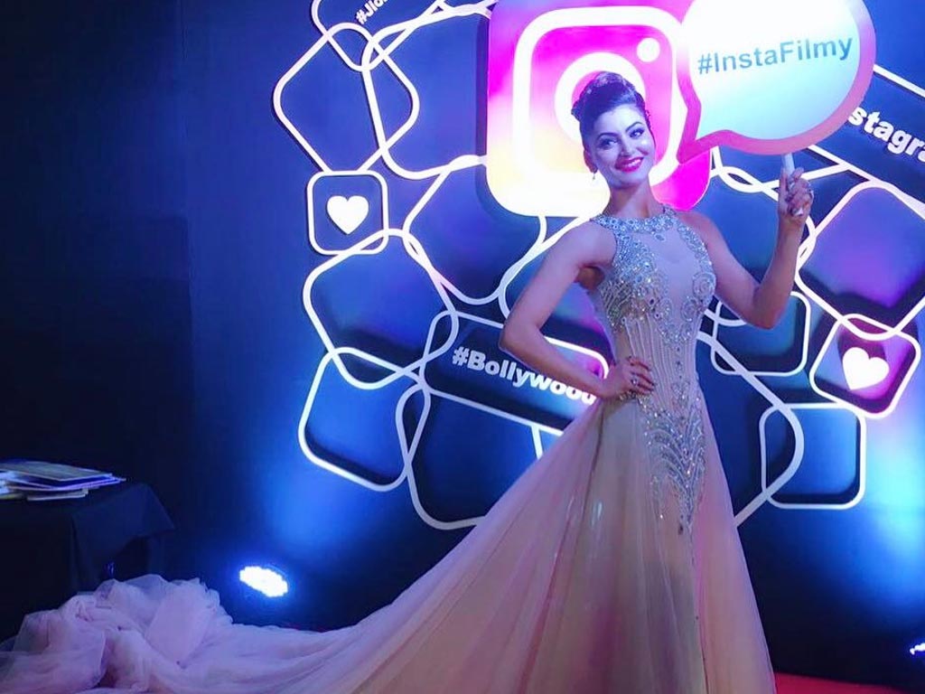 Urvashi Rautela Blue Hd - HD Wallpaper 