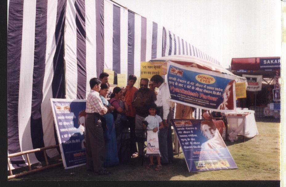 Visitors Giving Consent For Eye Donation Forms At Eye - Banner - HD Wallpaper 