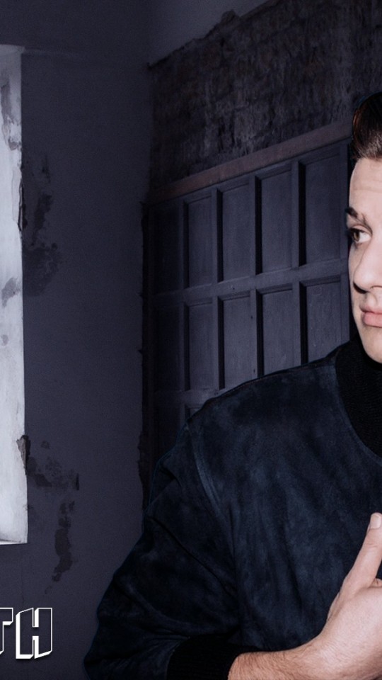 Sitting - HD Wallpaper 