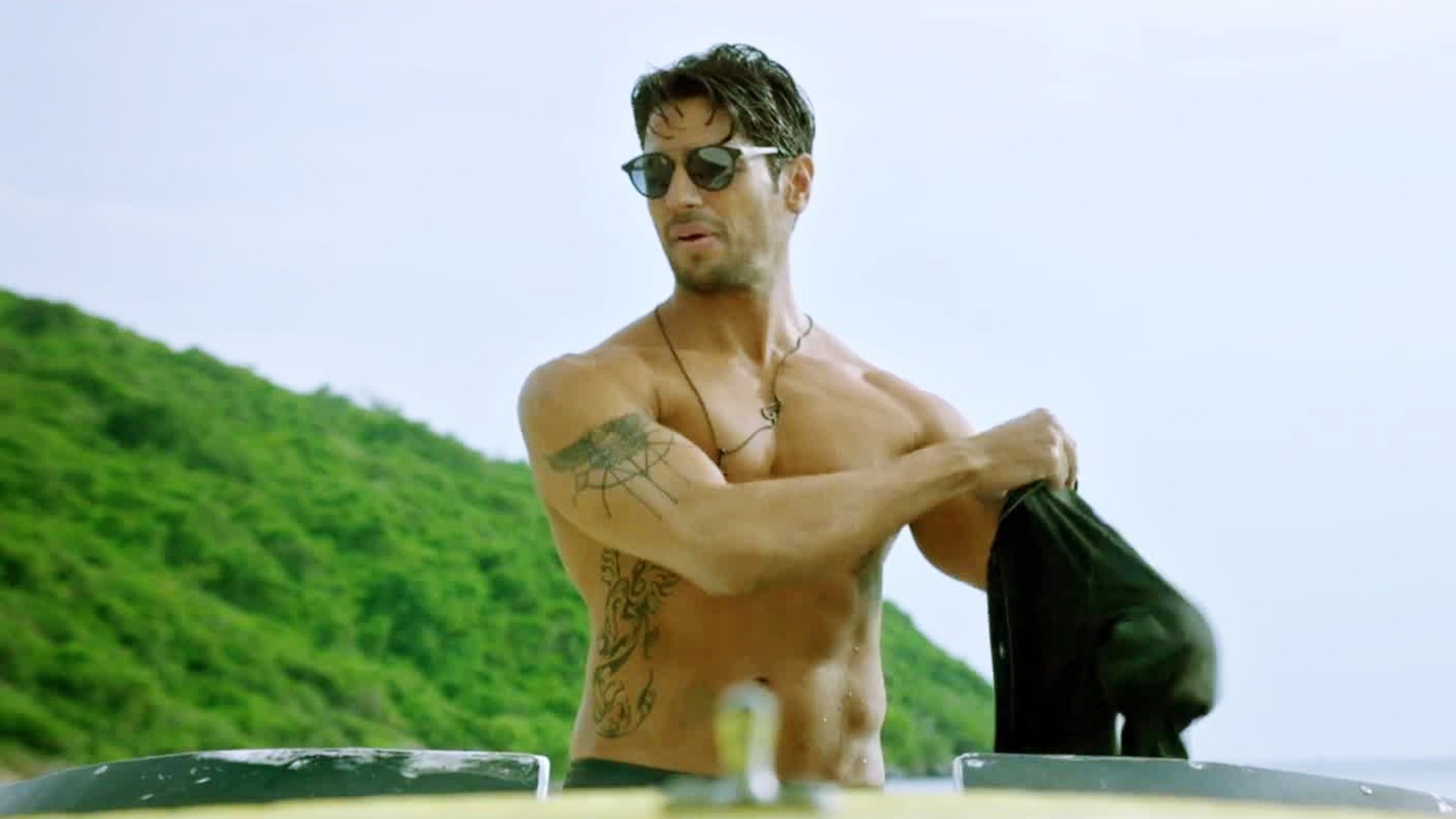 Sidharth Malhotra A Gentleman Best Wallpaper - Gentleman Movie Sidharth Malhotra - HD Wallpaper 