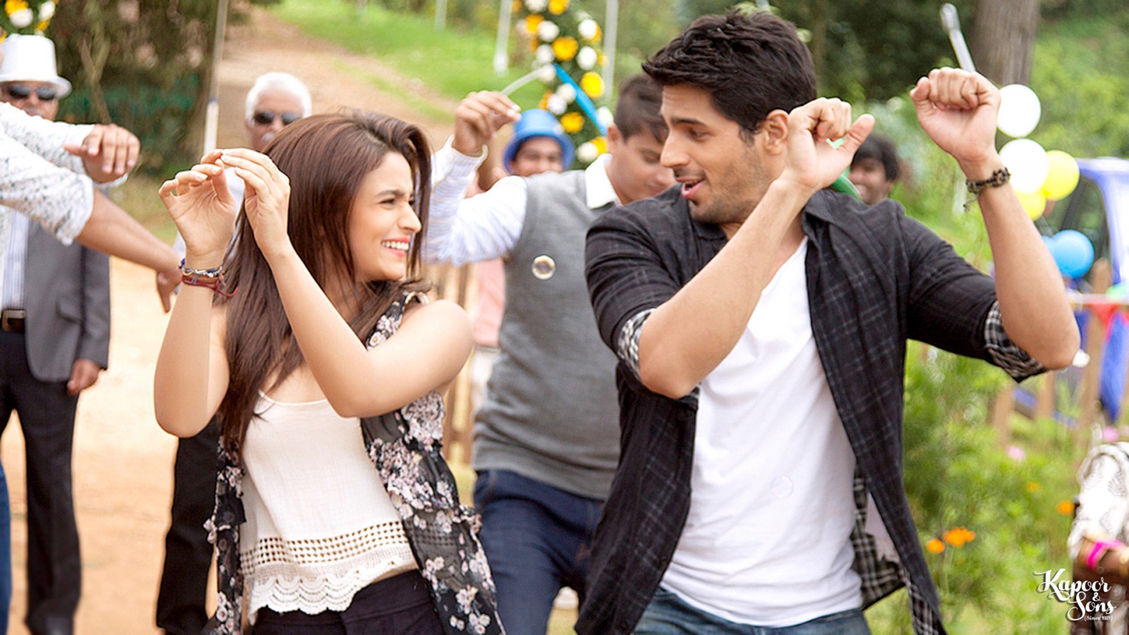 Alia Bhatt Sidharth Malhotra Dance Kapoor & Sons - Alia Bhatt In Kapoor And Sons - HD Wallpaper 