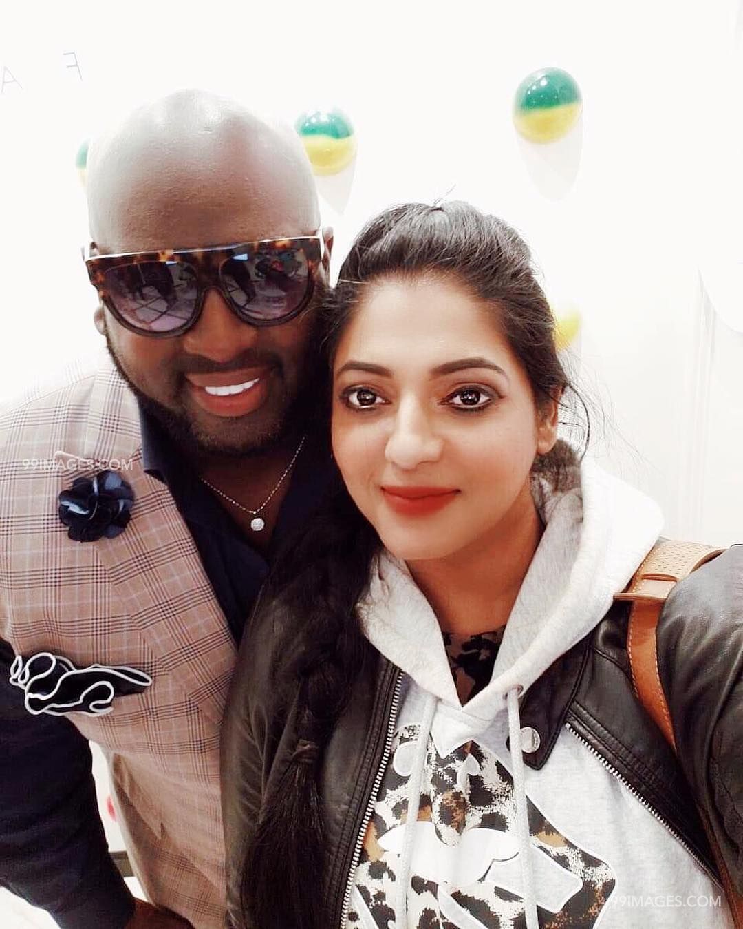 Reshma Pasupuleti Beautiful Hd Photos & Mobile Wallpapers - Reshma Pasupuleti Friends - HD Wallpaper 