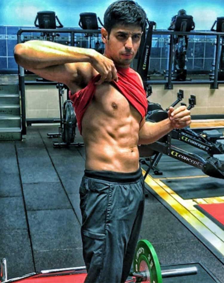 Sidharth Malhotra Looks Hot In His New Look On Instagram - Siddharth Malhotra Abs Workout - HD Wallpaper 