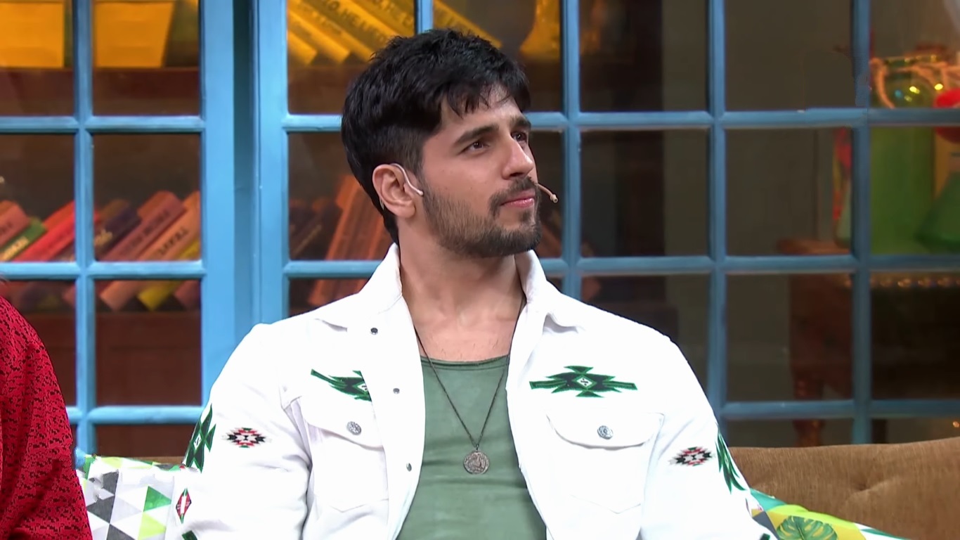 Sidharth Malhotra The Kapil Sharma Show - HD Wallpaper 