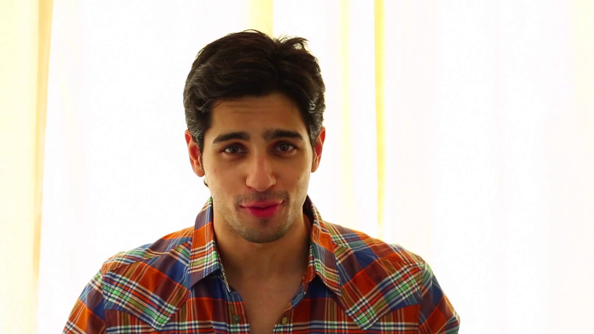 Sidharth Malhotra Expressions - HD Wallpaper 