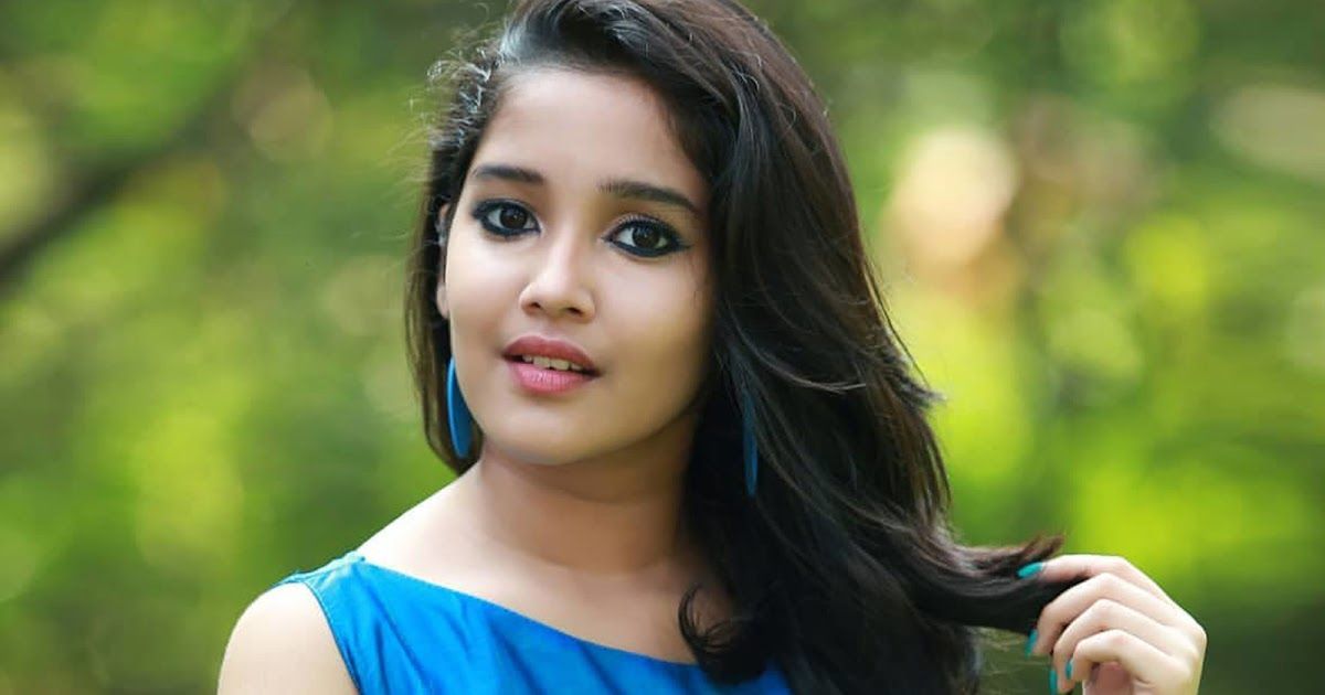 Anikha Surendran Photo Download - HD Wallpaper 