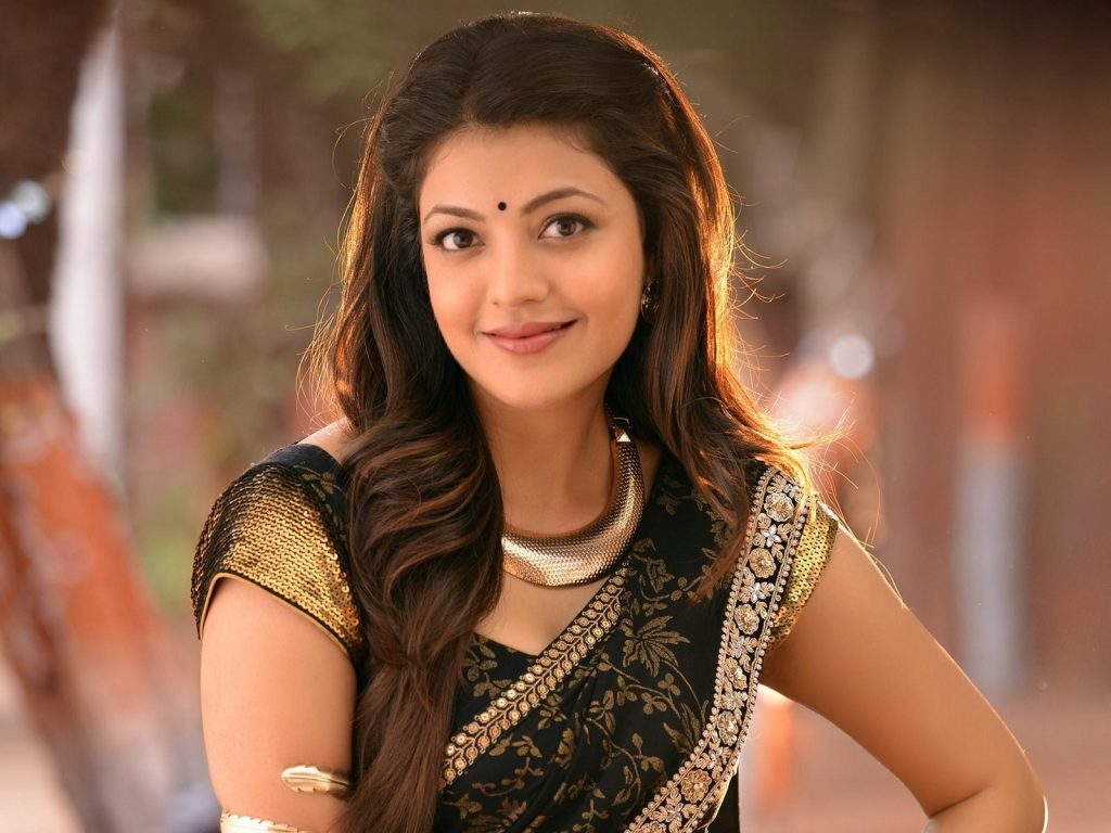 Kajol Agarwal Hd Wallpapers Free Pic Hwb17230 - Kajal Aggarwal In Saree - HD Wallpaper 