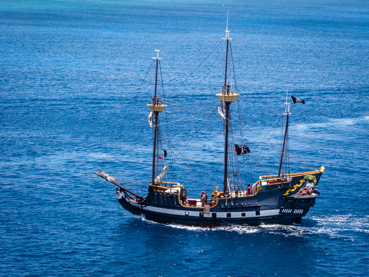 Cayman Islands Deep Blue Sea - Mast - HD Wallpaper 