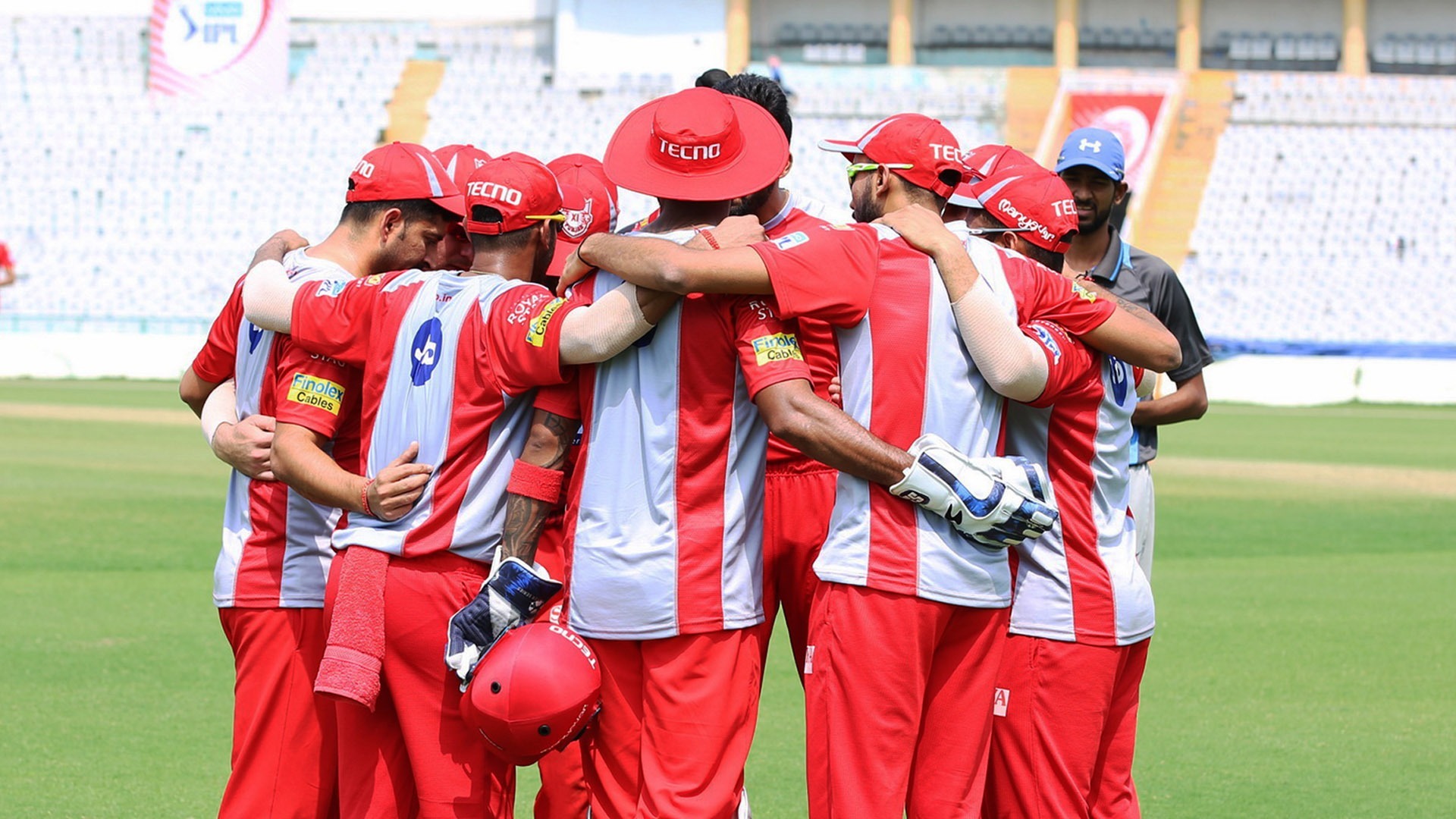 Huddle - HD Wallpaper 