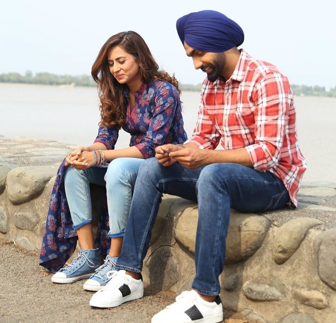 Sargun Mehta Dresses In Qismat - HD Wallpaper 