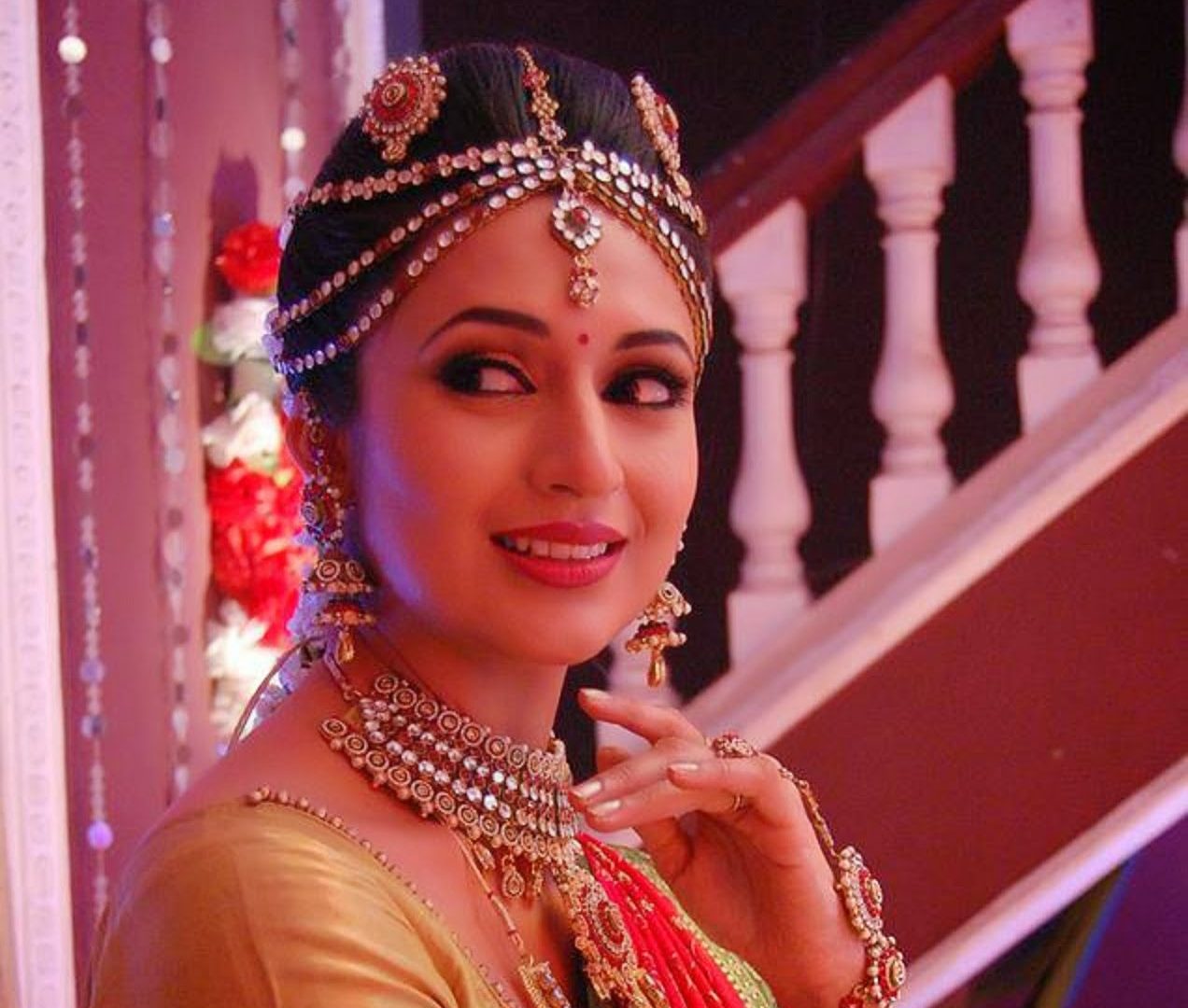 Divyanka Tripathi Latest Images Hd - HD Wallpaper 