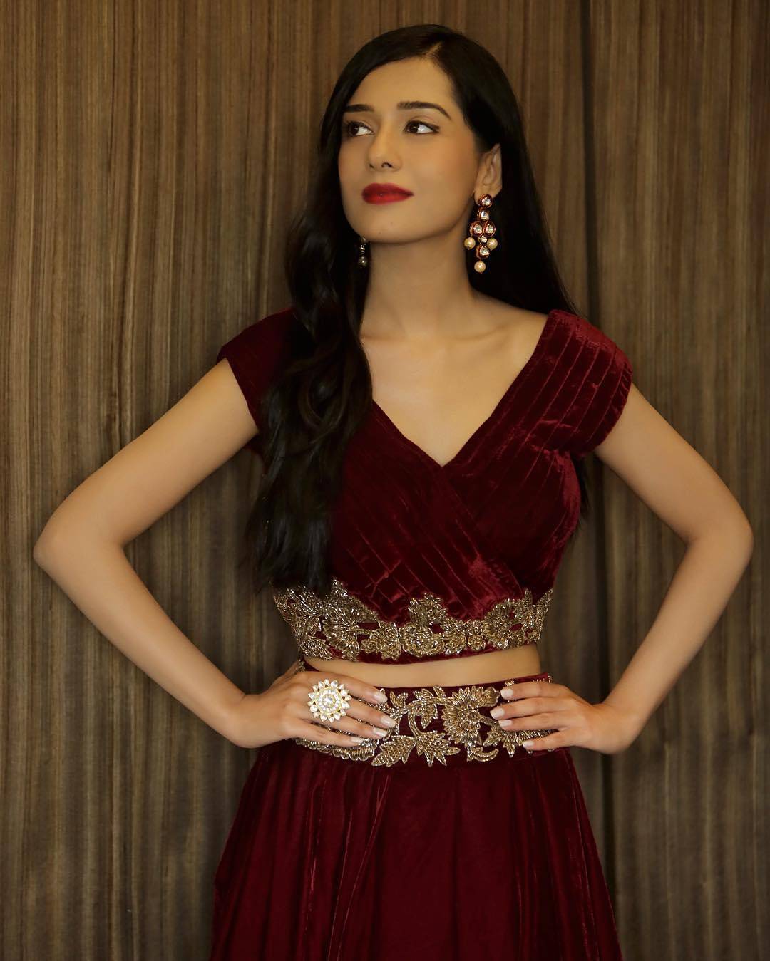 New Fashion In Bollywood - HD Wallpaper 