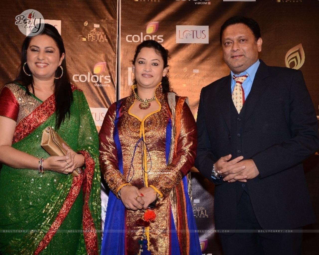 Neelu Kohli, Rinku Karmarkar And Kiran Karmarkar At - Marriage - HD Wallpaper 