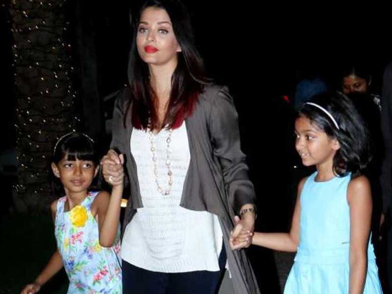 Aishwarya Rai Bachchan Gets Trolled For Being An Over - Girl - HD Wallpaper 