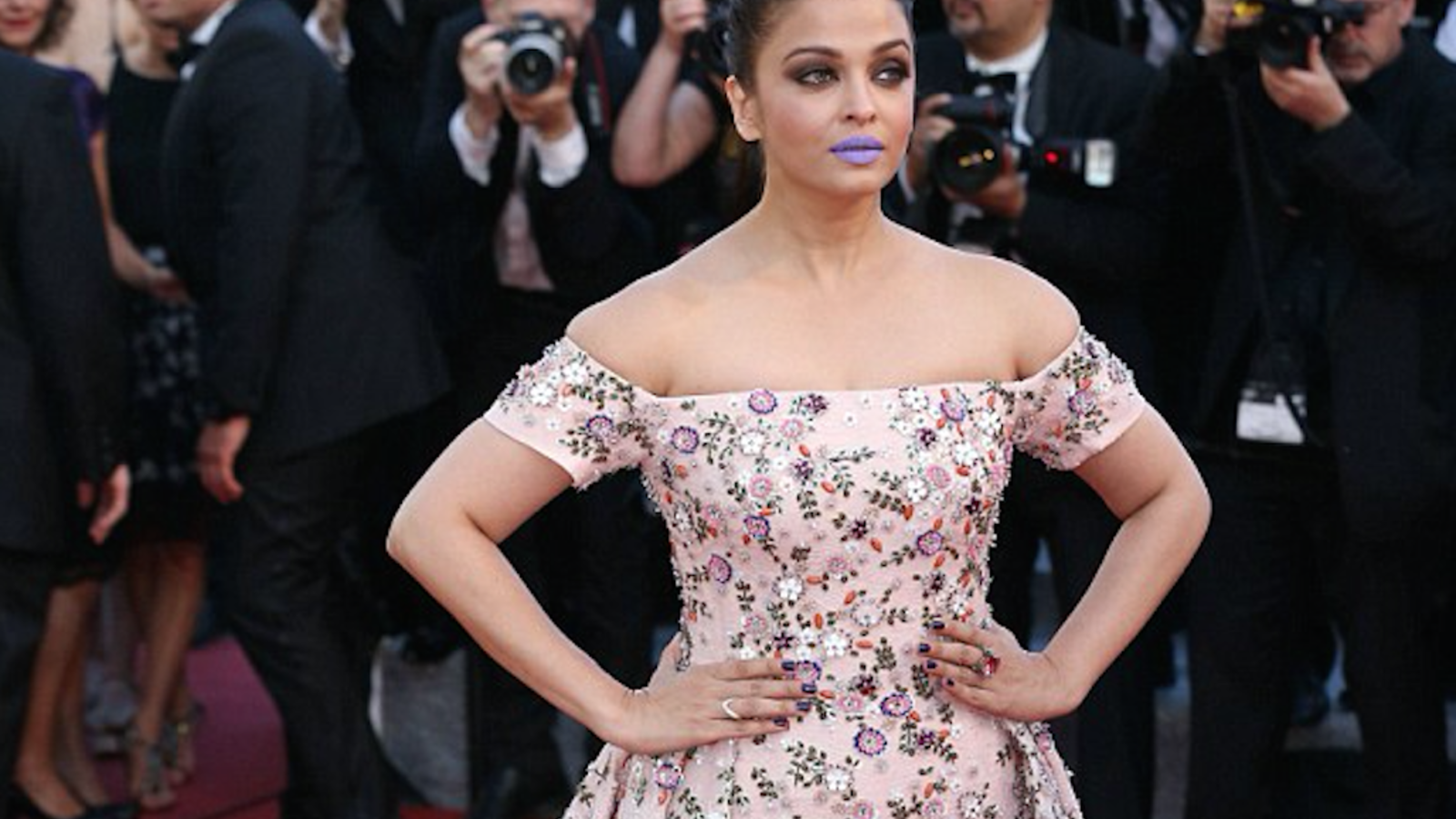 Dozens Of Starlets, 3 Lebanese Designers But Only Aishwarya - Cannes Film Festival - HD Wallpaper 