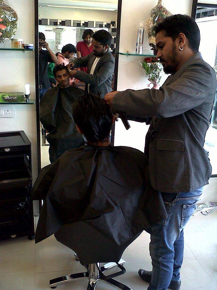 Riyaz Salon Surat - HD Wallpaper 