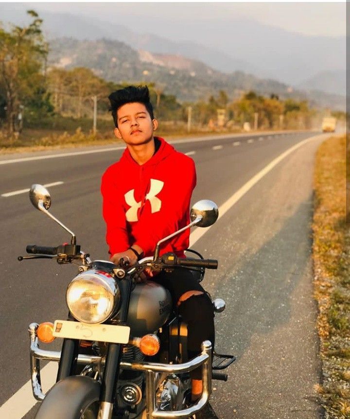 Riyaz Aly On Bike - HD Wallpaper 