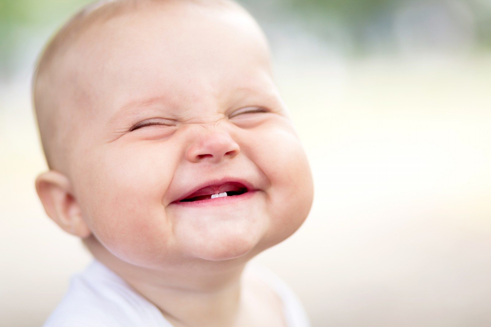 Smiling Cute Baby - Baby Smiling With Teeth - HD Wallpaper 
