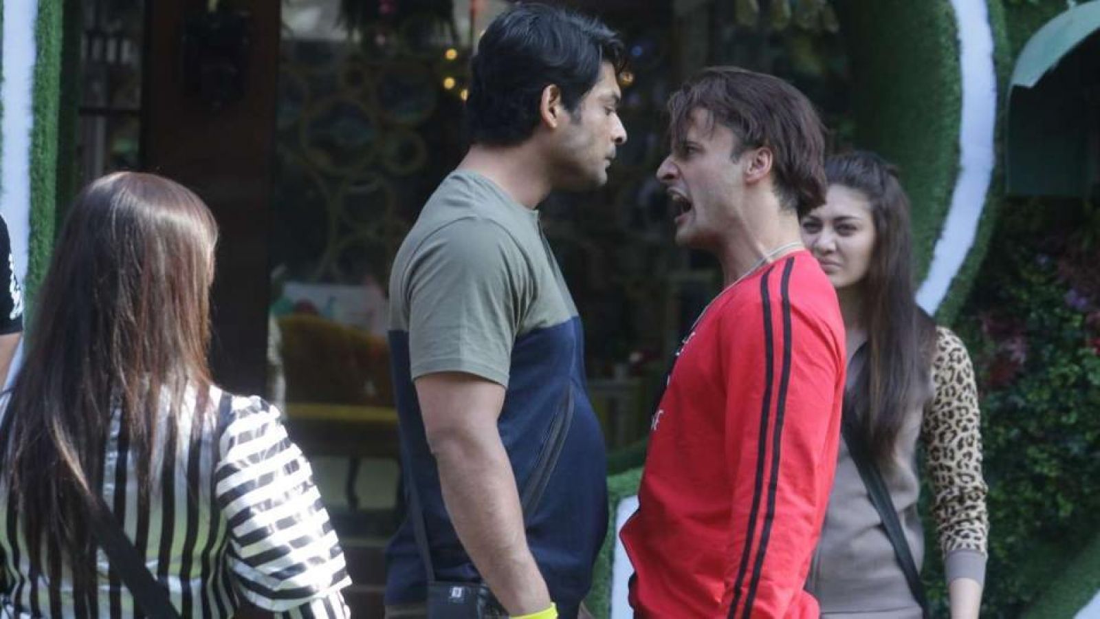 Siddharth Gets Emotion On Changing Relationship Of - Asim Riaz Bigg Boss - HD Wallpaper 